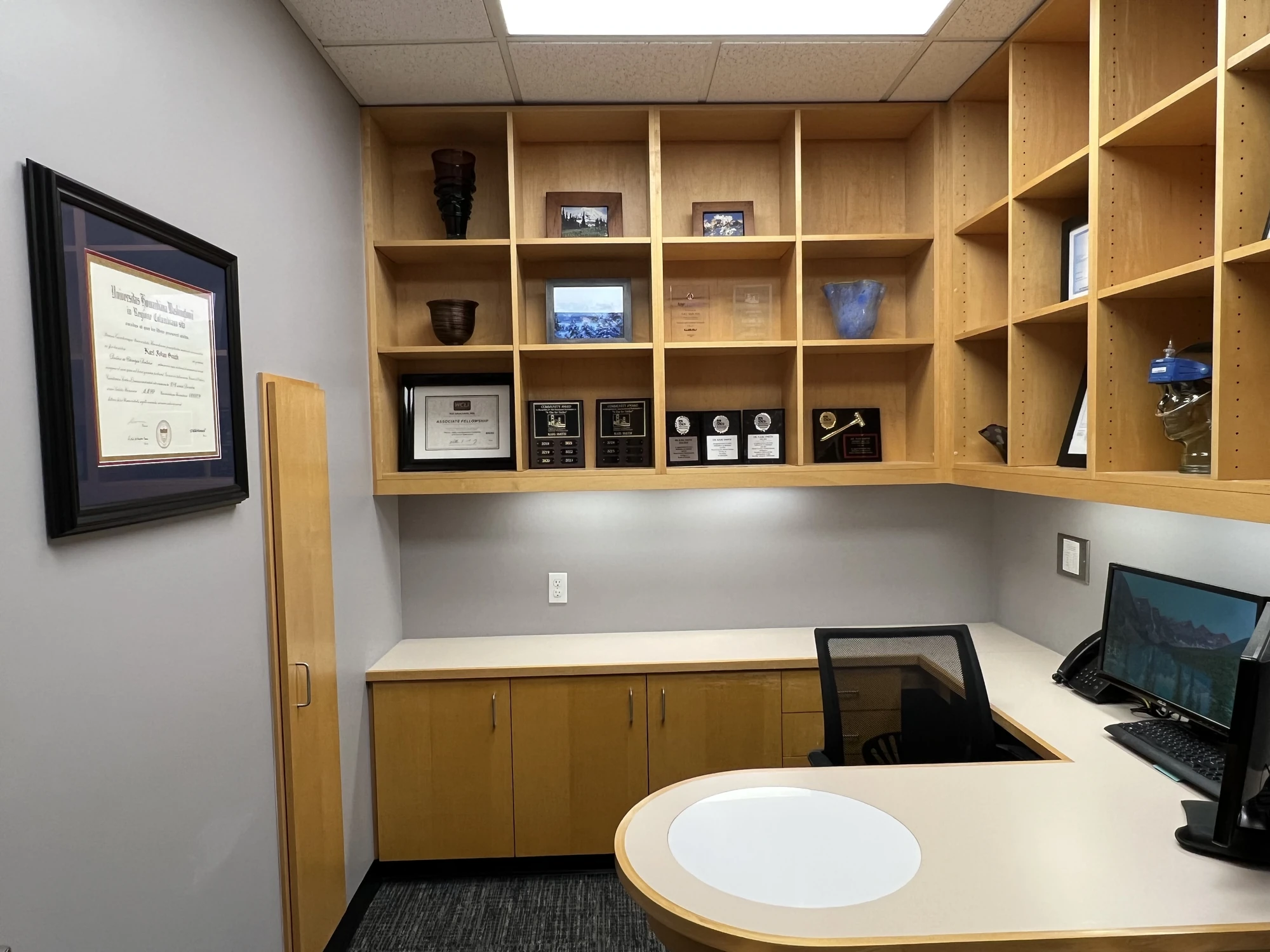A Dentistry NW consultation desk with a screen for reviewing treatment
